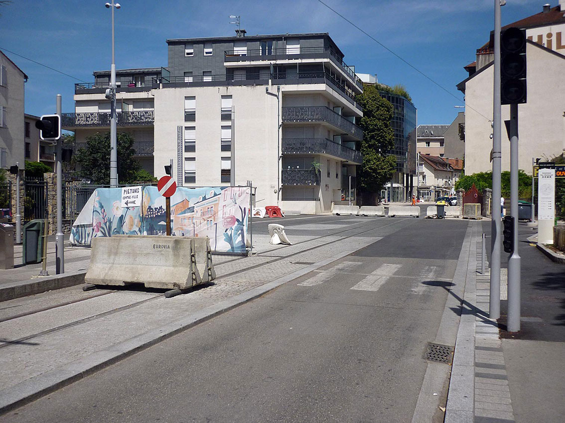Die Rue du Parc in Annemasse, bei der aktuellen Endstation der TPG-Tramlinie 17