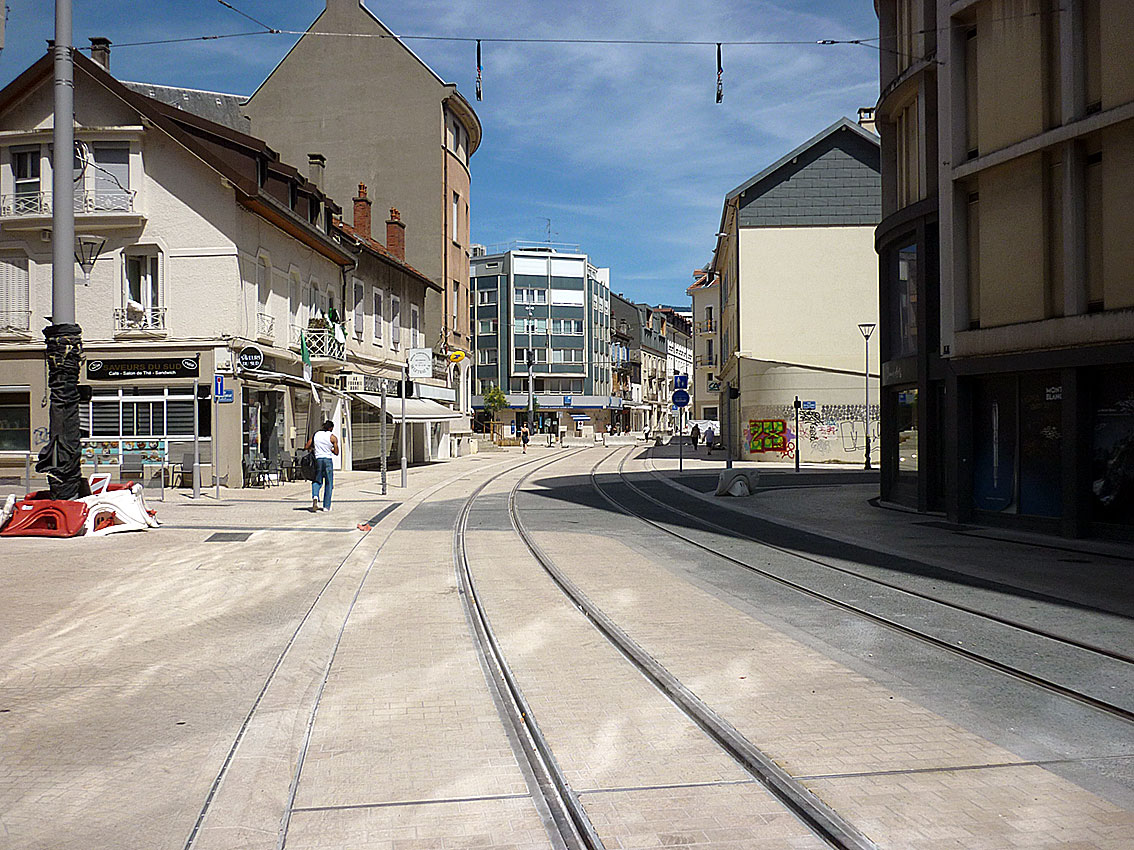 Die Rue du Parc, kurz vor der Post, gesehen in Richtung Perrier-Aubrac