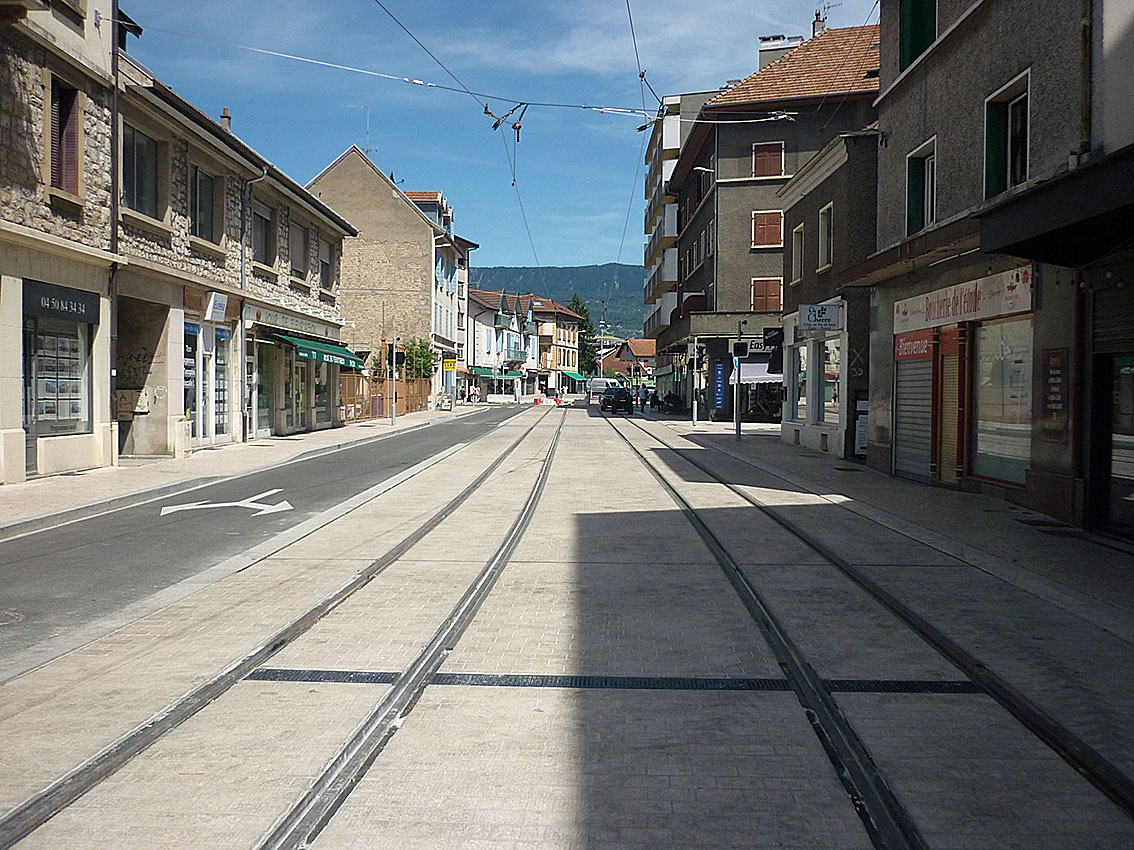 Die Rue du Faucigny, Blick in Richtung Perrier-Aubrac