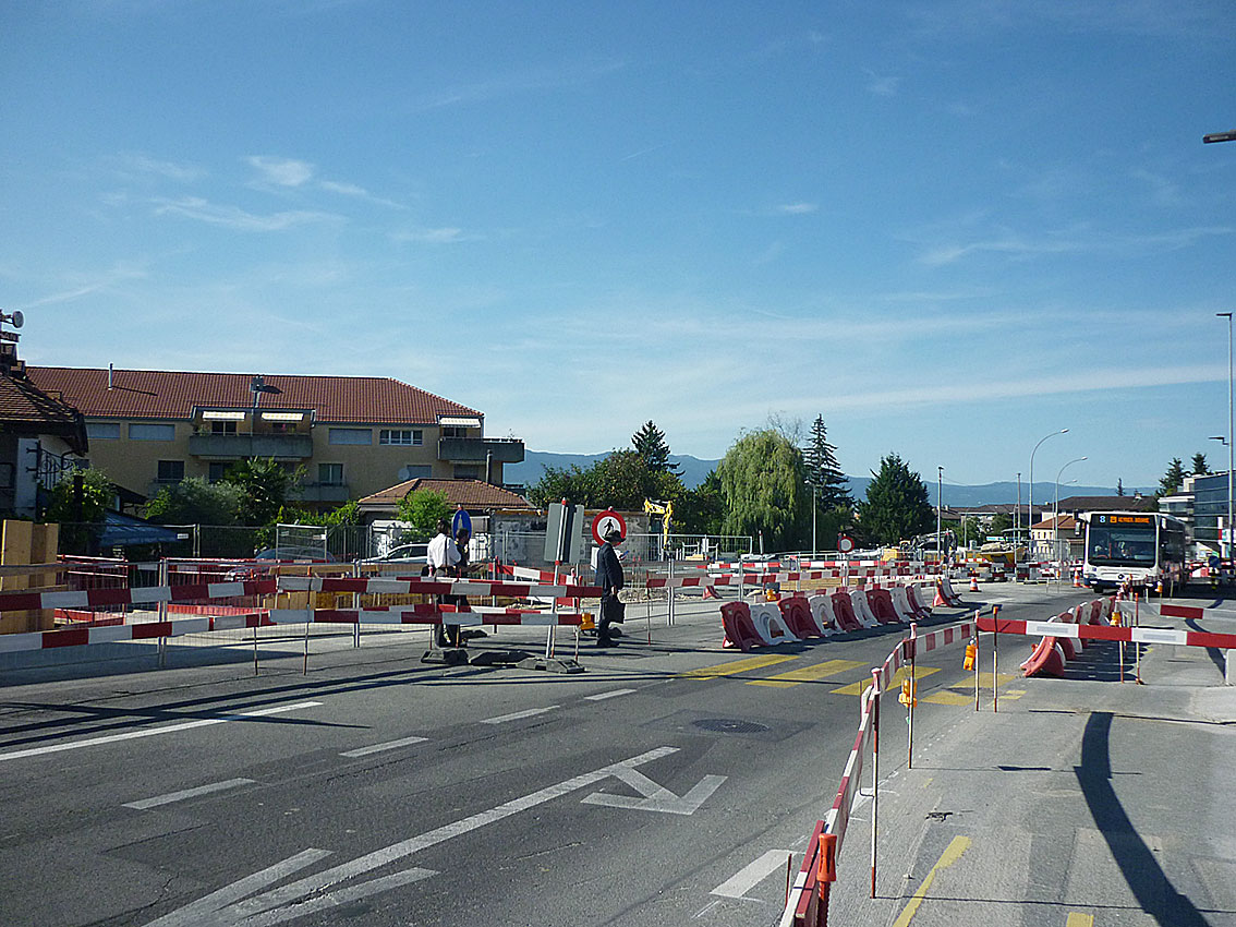 Der Place de Carantec in Grand-Saconnex; mehrere alte Gebäude wurden abgerissen, um Platz zu schaffen.