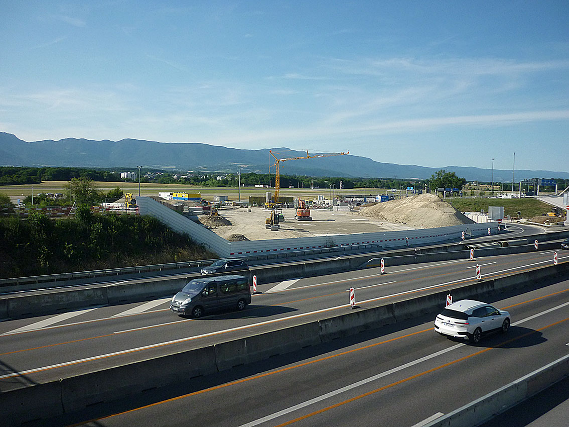 An dieser Stelle wird eine neue Brücke über die Autobahn führen, die ausschliesslich für Trams und den Langsamverkehr bestimmt ist.