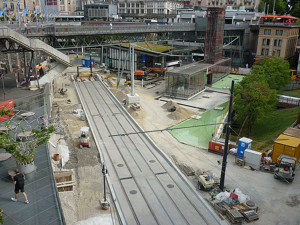 An der Place de l'Europe in Lausanne-Flon befindet sich die letzte grosse Baustelle der künftigen Tramlinie.
