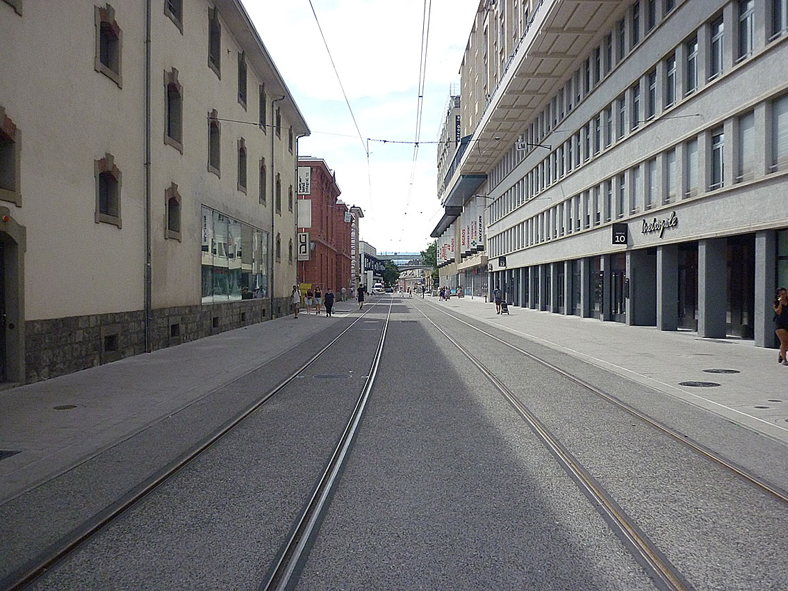 Die Fussgängerzone in der Rue de Genève in Blickrichtung Renens