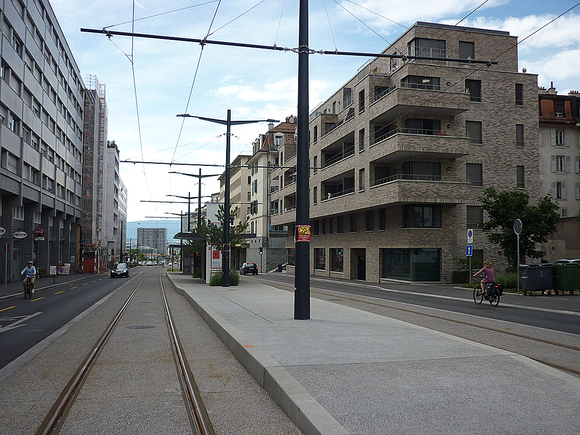 Die künftige Haltestelle Lausanne École des Métiers an der Rue de Genève, Blick Richtung Renens