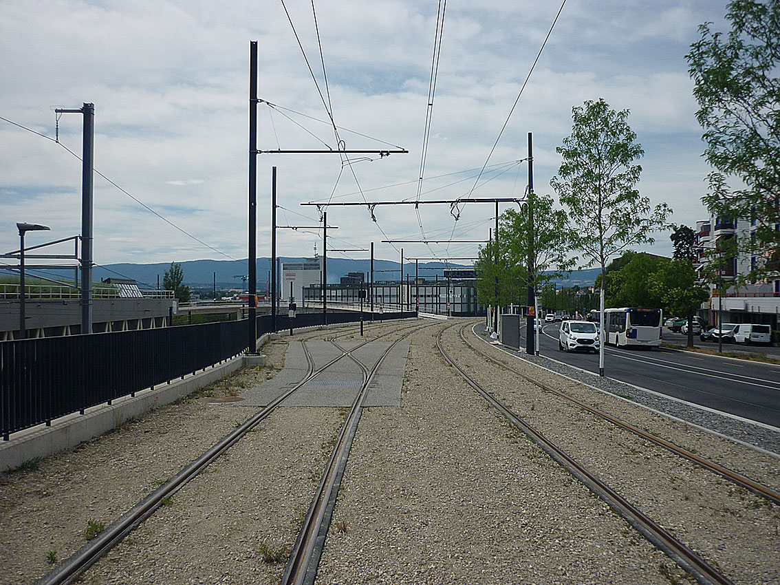 Die Anbindung des Zufahrtsgleises zum Depot, entlang der Rue de Lausanne in Blickrichtung Renens