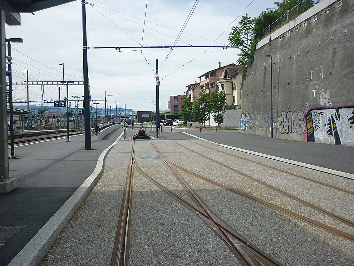 Die Tramgleise in Renens warten auf ihre Verlängerung nach Villars-Sainte-Croix Croix-Péage.